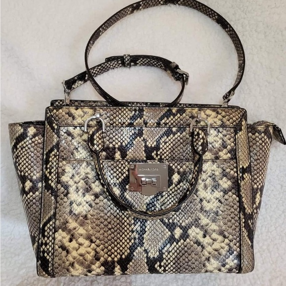 Michael Kors python purse
Michael Kors Collection - Picture 13 of 16